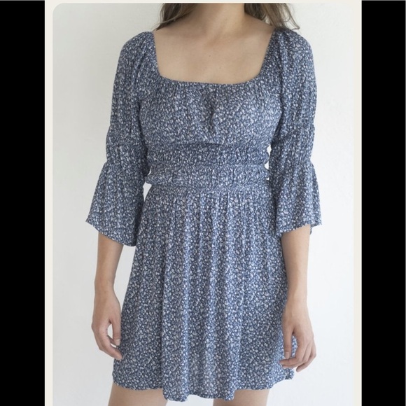 68. En Crème The Maggie Dress in Blue - Picture 3 of 17